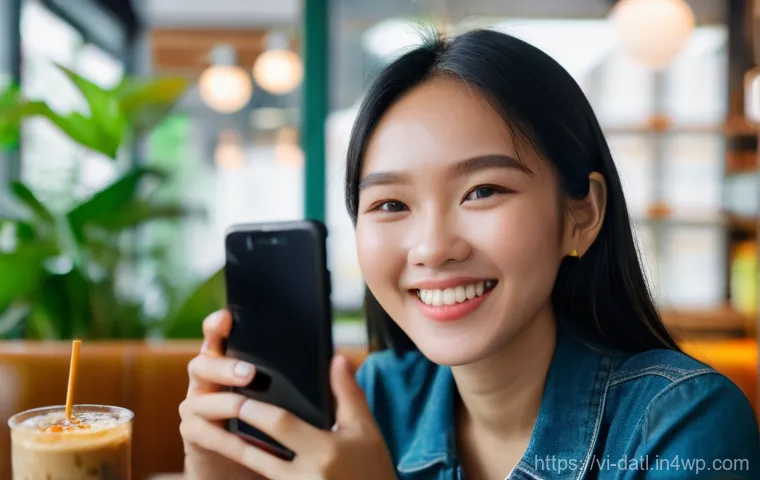 디지털 제작자 운동의 사용자 생성 콘텐츠 - A lively and authentic close-up of a young Vietnamese Gen Z woman, smiling genuinely, wearing a styl...